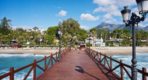 Der Marbella Club liegt direkt am Meer, im Herzen der Goldenden Meile.